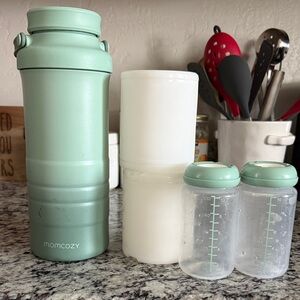Momcozy Mint Green Insulated Bottle Set